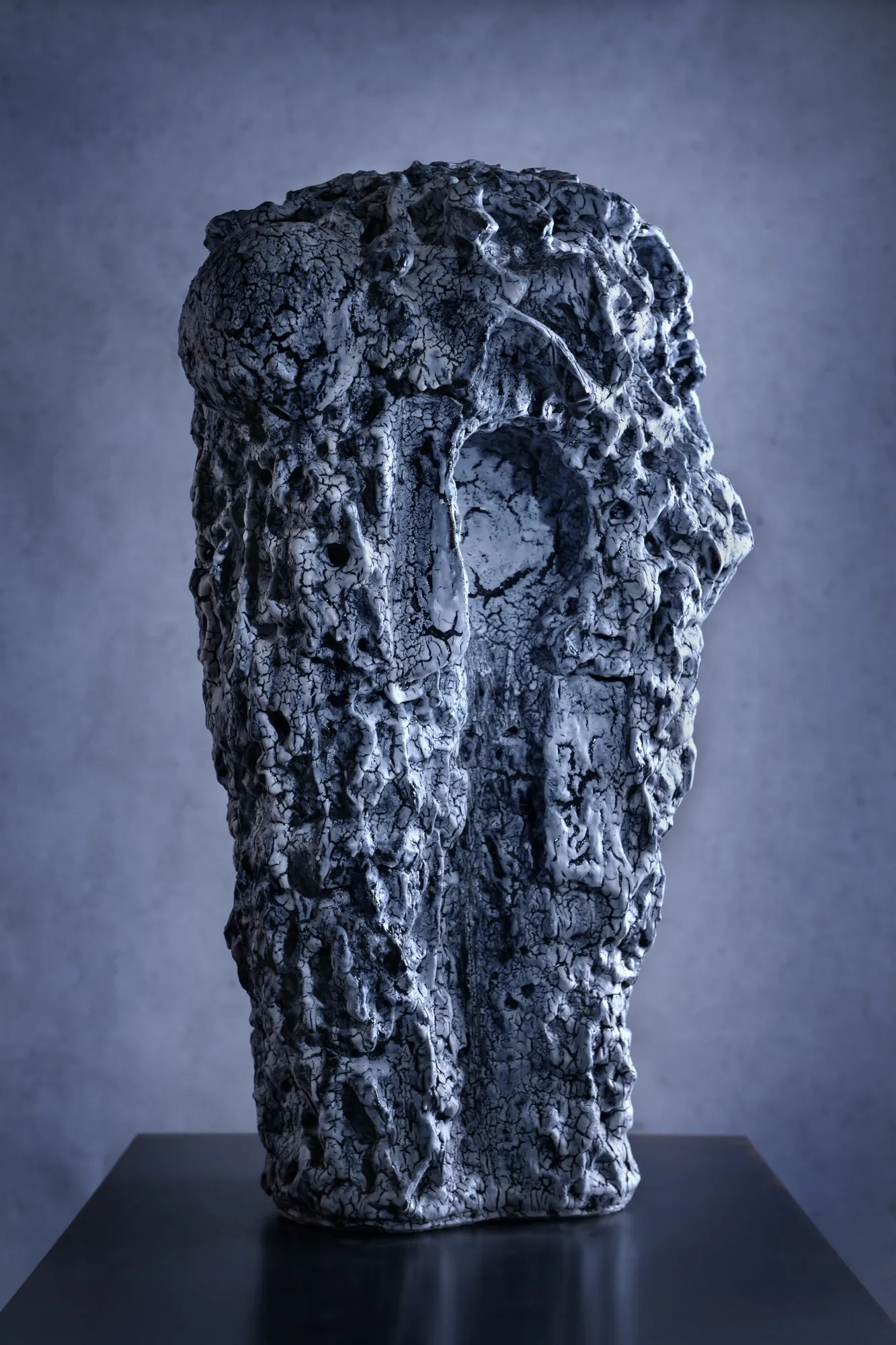 Head with an opening and a coarse blue and white crackle