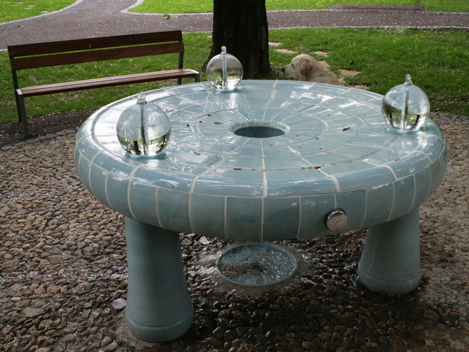 Drinking fountain of blue grey porcelain with three glass spheres